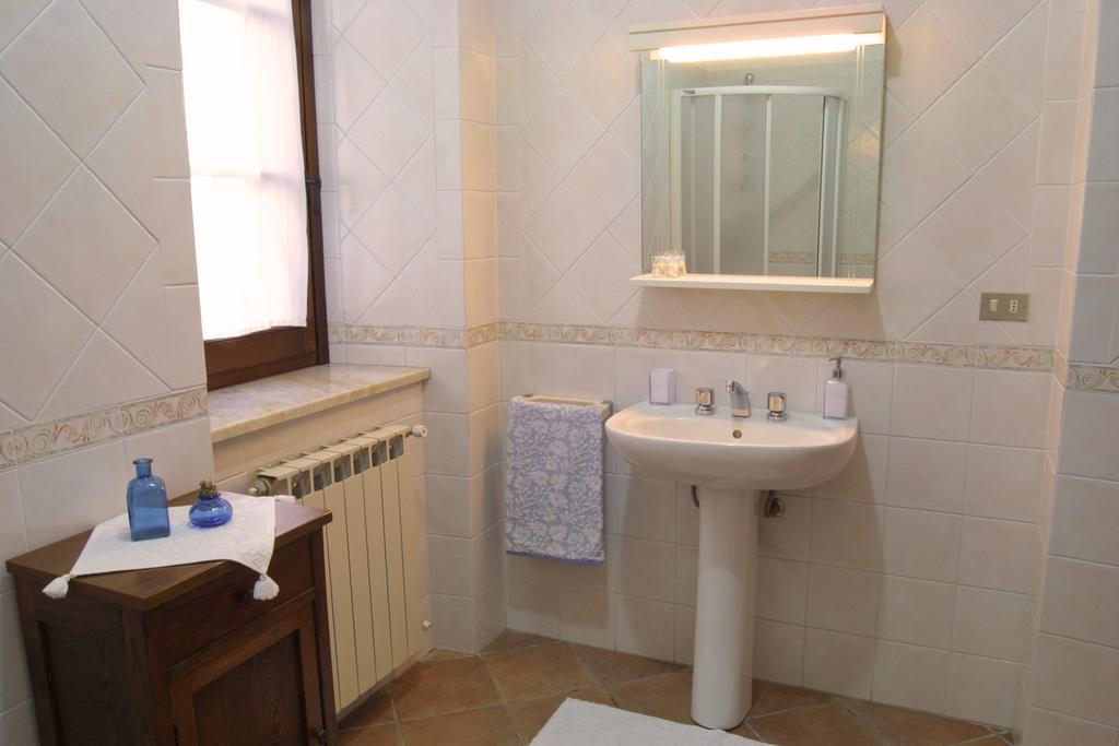 Olivola  Forni Rosaiaヴィラ 部屋 写真